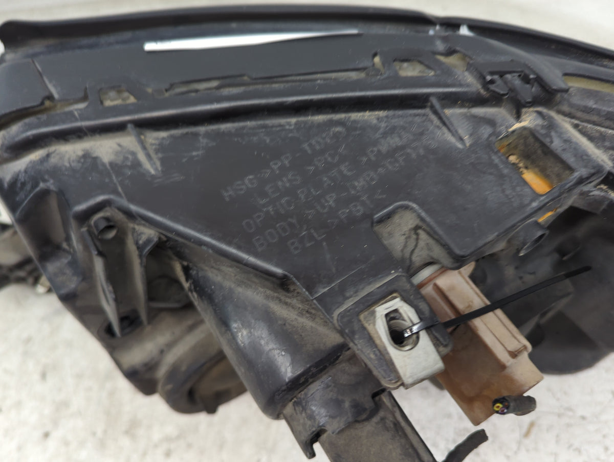2008 Ford Taurus Passenger Right Oem Head Light Headlight Lamp - Oemusedautoparts1.com