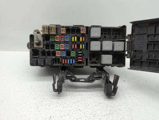 2008-2009 Ford Taurus Fusebox Fuse Box Panel Relay Module P/N:54-8799-30 8G1T-14A003-AC Fits Fits 2008 2009 OEM Used Auto Parts
