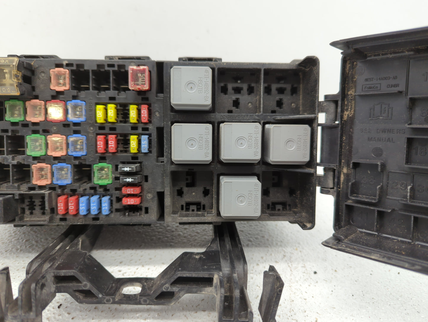 2008-2009 Ford Taurus Fusebox Fuse Box Panel Relay Module P/N:54-8799-30 8G1T-14A003-AC Fits Fits 2008 2009 OEM Used Auto Pa