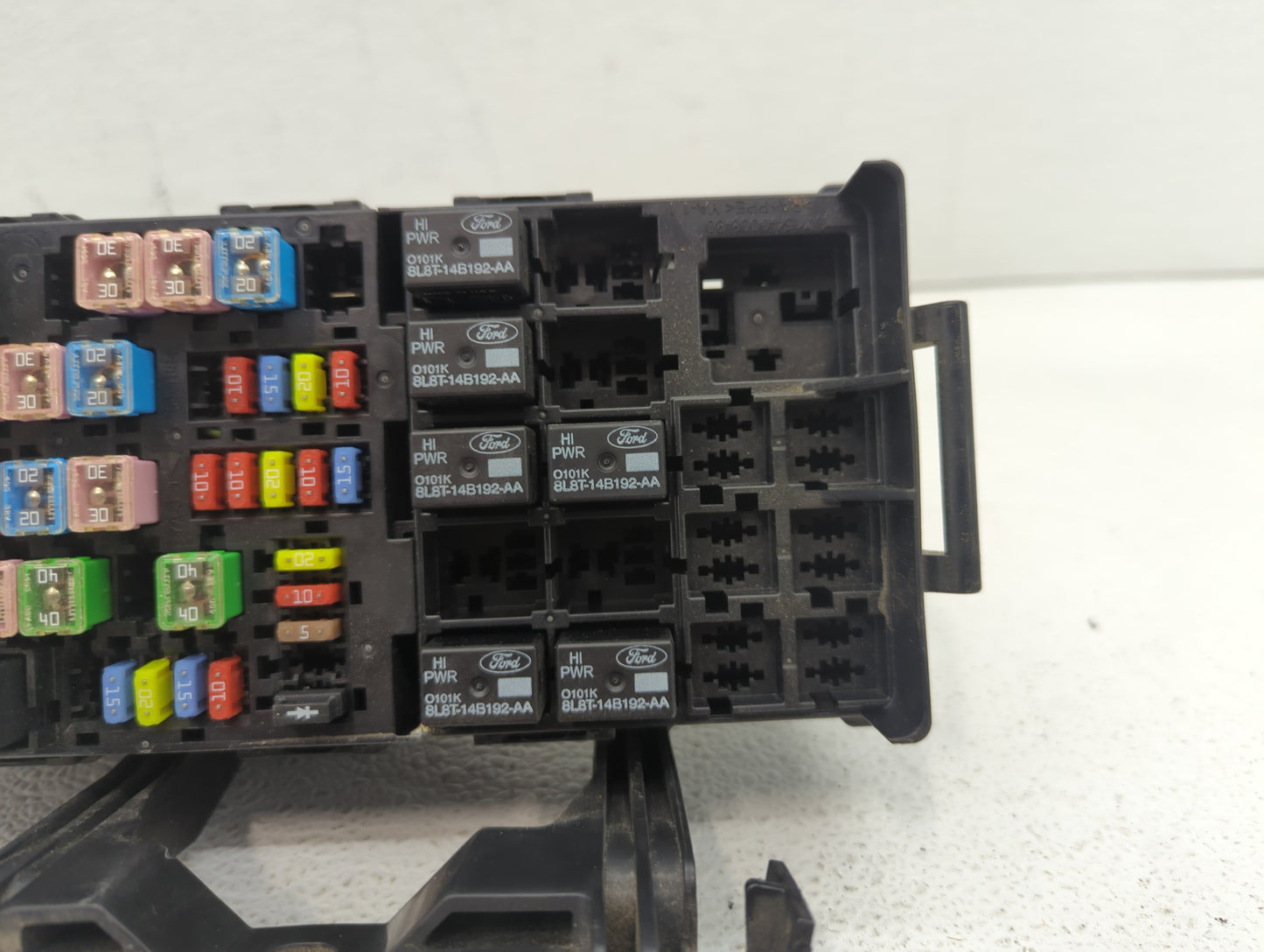 2008-2009 Ford Taurus Fusebox Fuse Box Panel Relay Module P/N:8G1T-14A003-AC Fits Fits 2008 2009 OEM Used Auto Parts - Oemus