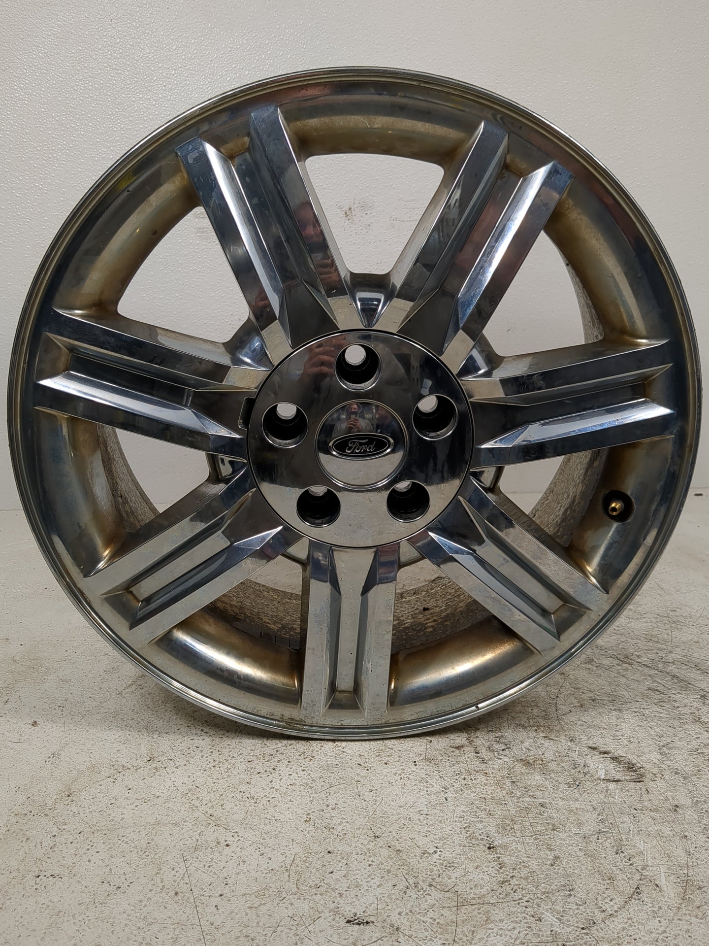 2008-2009 Ford Taurus Driver Front Wheel Hub Oem Chrome - Oemusedautoparts1.com