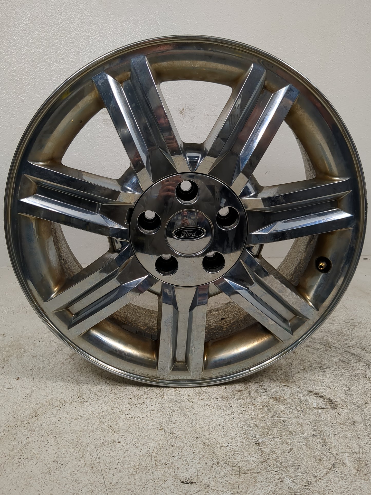 2008-2009 Ford Taurus Driver Front Wheel Hub Oem Chrome - Oemusedautoparts1.com