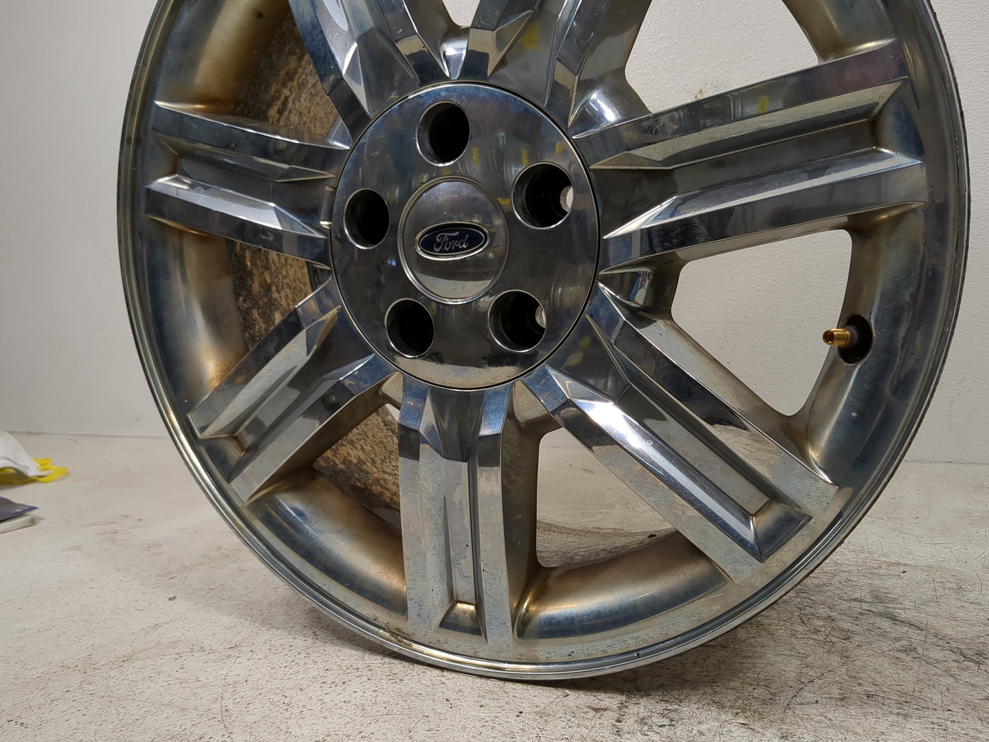 2008-2009 Ford Taurus Driver Front Wheel Hub Oem Chrome - Oemusedautoparts1.com