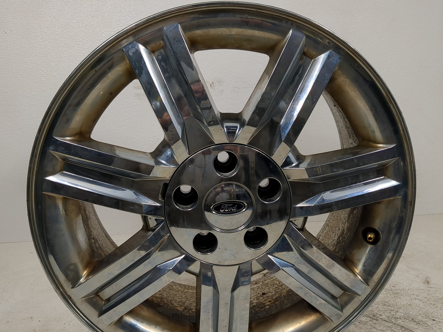 2008-2009 Ford Taurus Driver Front Wheel Hub Oem Chrome - Oemusedautoparts1.com