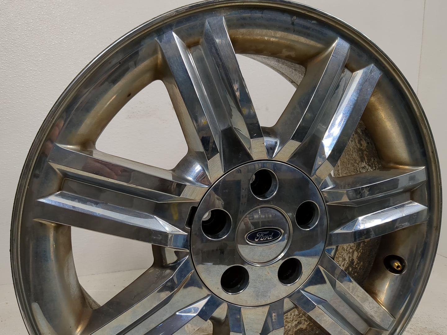 2008-2009 Ford Taurus Driver Front Wheel Hub Oem Chrome - Oemusedautoparts1.com