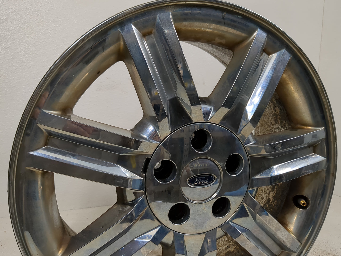 2008-2009 Ford Taurus Driver Front Wheel Hub Oem Chrome - Oemusedautoparts1.com
