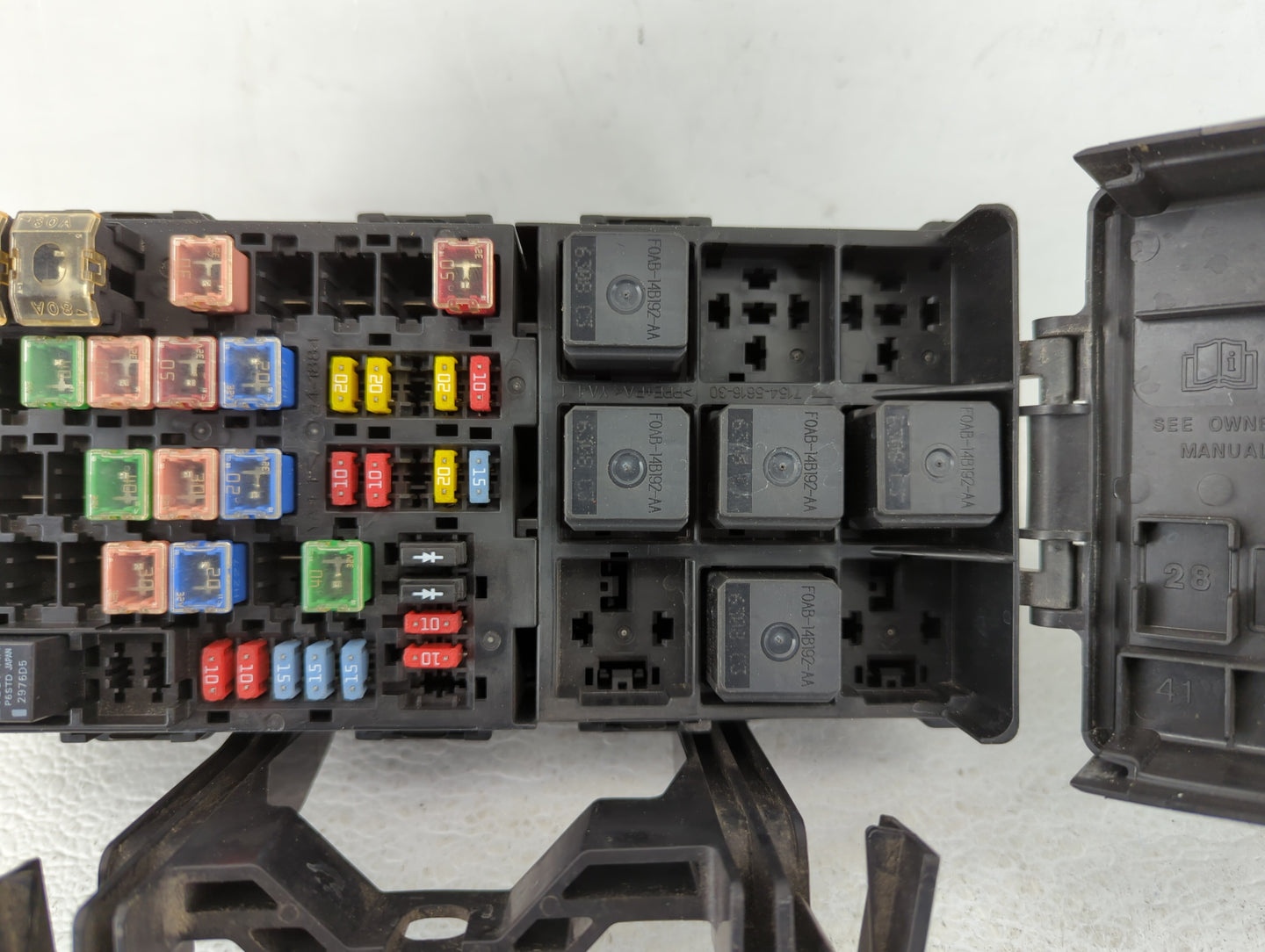 2008-2009 Ford Taurus Fusebox Fuse Box Panel Relay Module P/N:8G1T-14A003-AC Fits Fits 2008 2009 OEM Used Auto Parts - Oemus