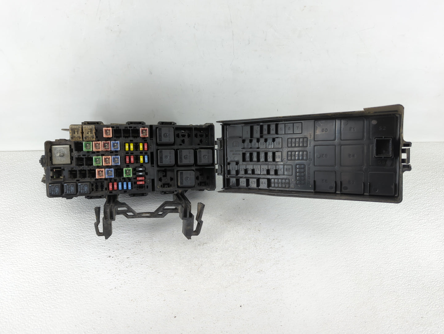 2008-2009 Ford Taurus Fusebox Fuse Box Panel Relay Module P/N:8G1T-14A003-AC Fits Fits 2008 2009 OEM Used Auto Parts - Oemus
