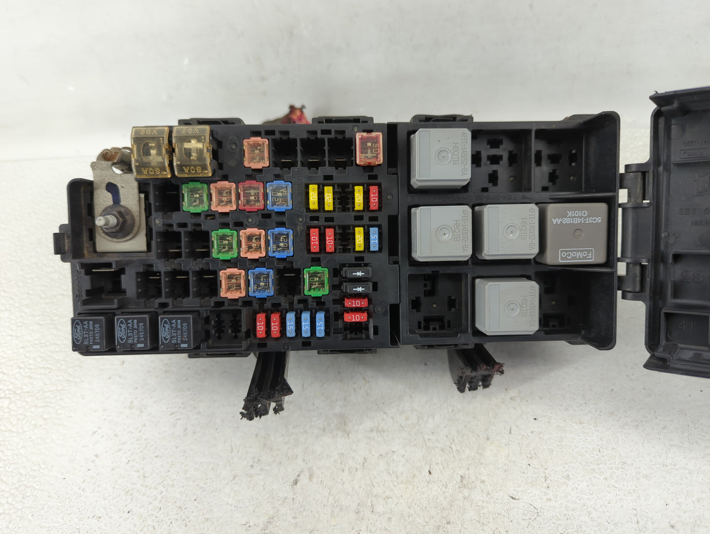 2008-2009 Ford Taurus Fusebox Fuse Box Panel Relay Module P/N:6E5T-14A003-AB Fits Fits 2008 2009 OEM Used Auto Parts - Oemus