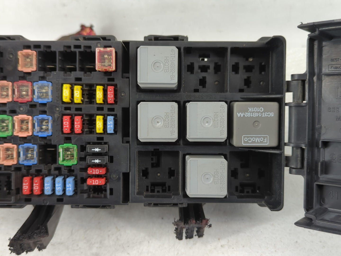 2008-2009 Ford Taurus Fusebox Fuse Box Panel Relay Module P/N:6E5T-14A003-AB Fits Fits 2008 2009 OEM Used Auto Parts - Oemus