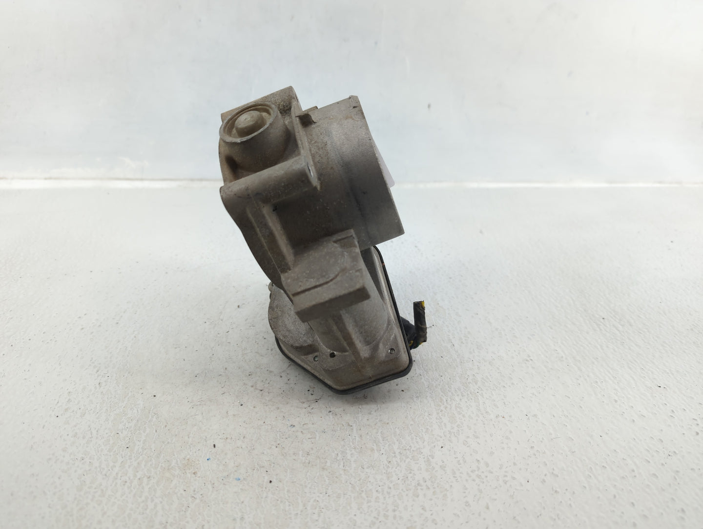 2008-2012 Ford Taurus Throttle Body P/N:7T4E-EC Fits Fits 2007 2008 2009 2010 2011 2012 2013 2014 OEM Used Auto Parts - Oemu