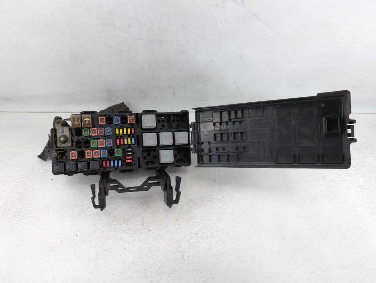 2008-2009 Ford Taurus Fusebox Fuse Box Panel Relay Module P/N:6E5T-14A003-AB Fits Fits 2008 2009 OEM Used Auto Parts - Oemus