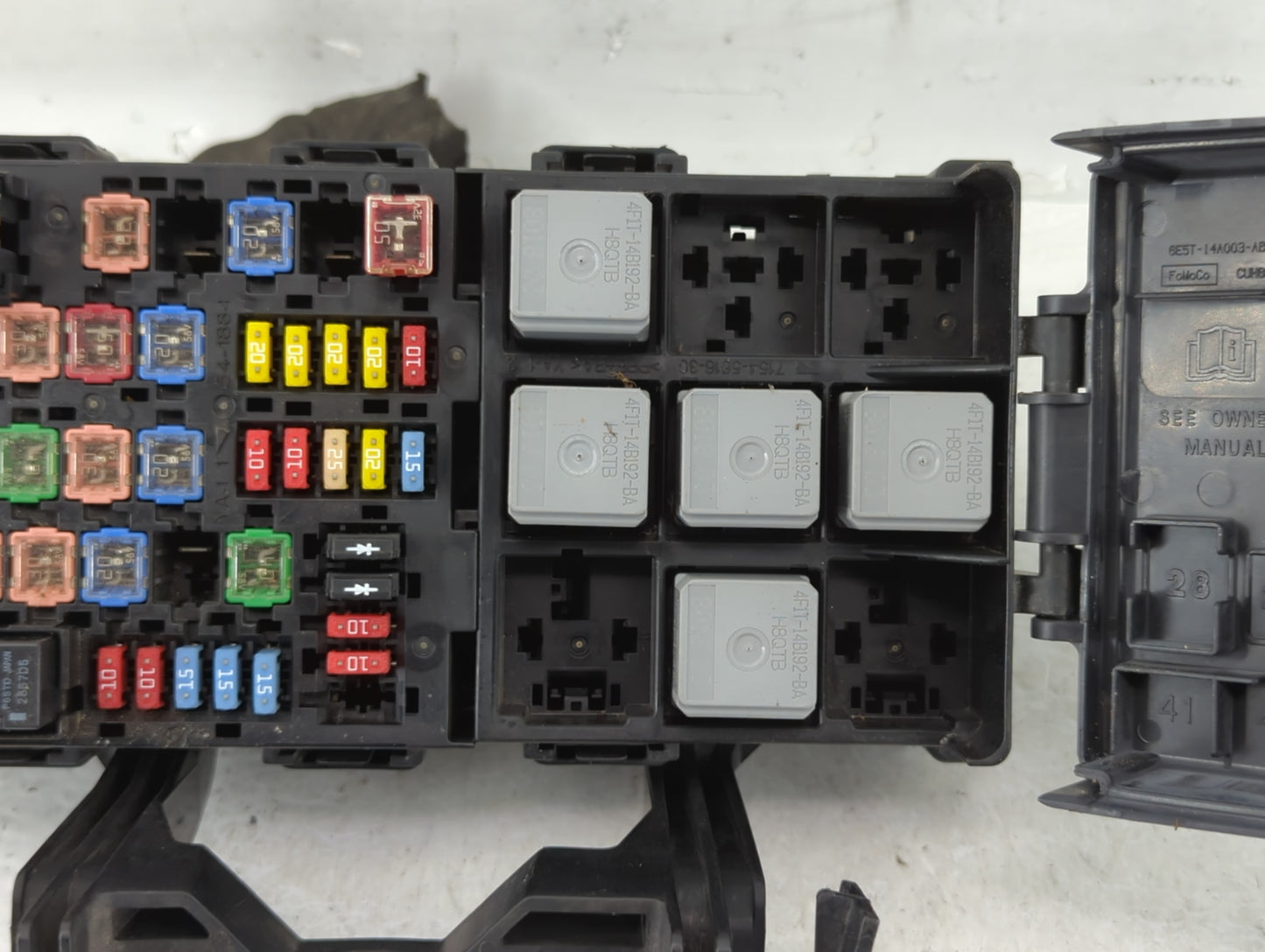 2008-2009 Ford Taurus Fusebox Fuse Box Panel Relay Module P/N:6E5T-14A003-AB Fits Fits 2008 2009 OEM Used Auto Parts - Oemus