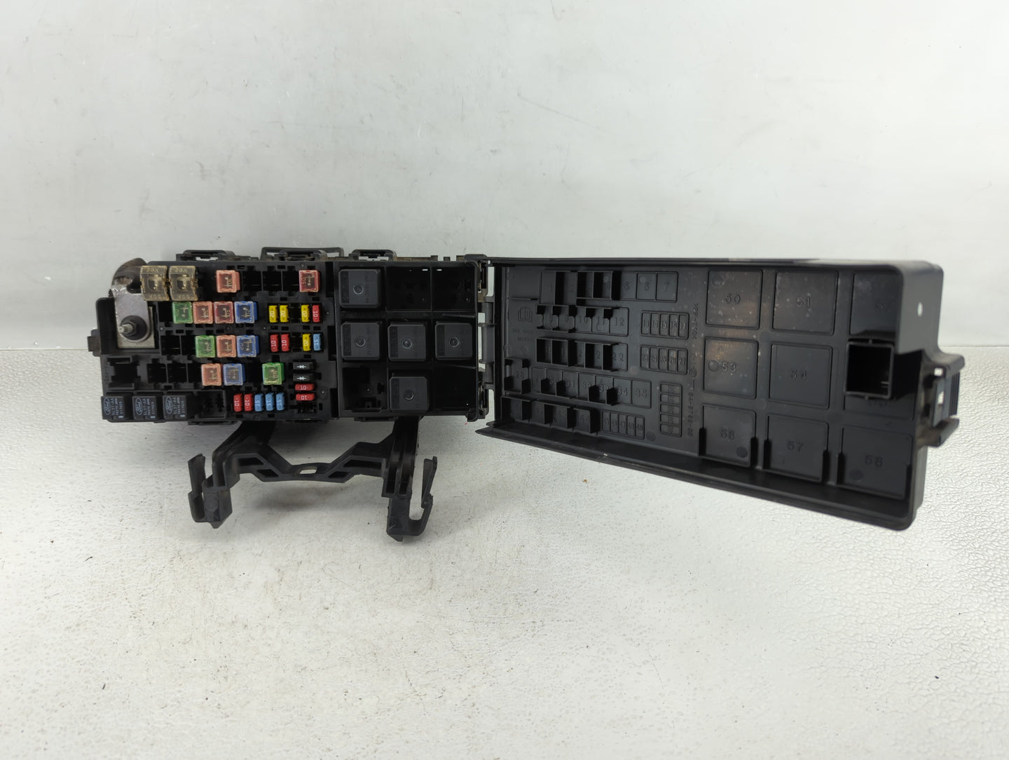 2008-2009 Ford Taurus Fusebox Fuse Box Panel Relay Module P/N:8G1T-14A003-A0 Fits Fits 2008 2009 OEM Used Auto Parts - Oemus