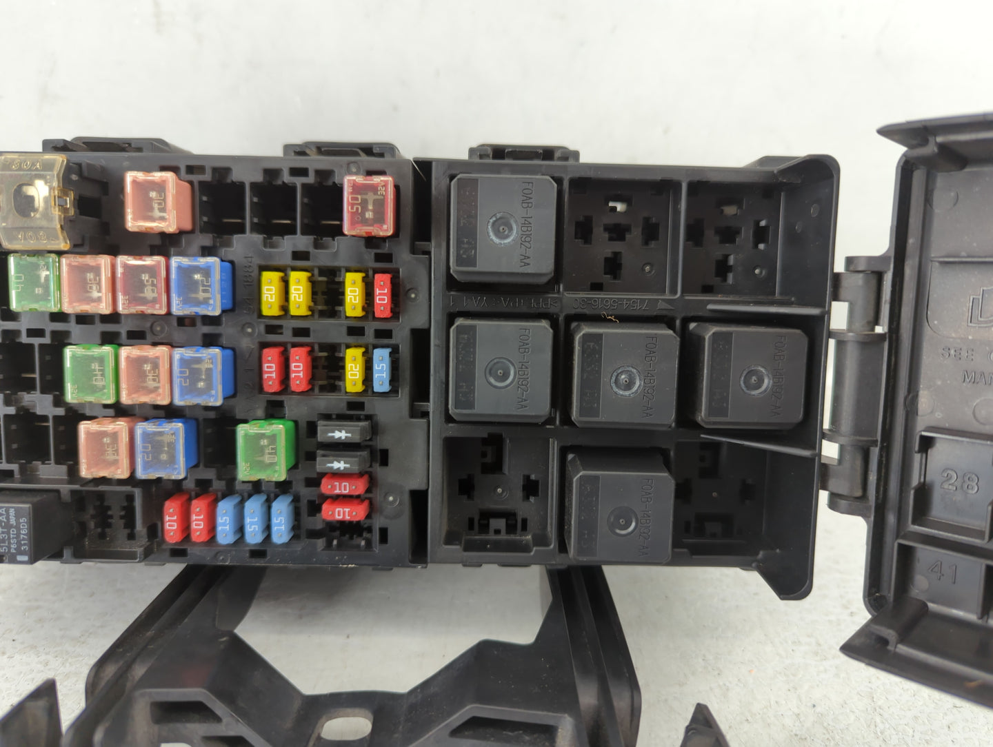 2008-2009 Ford Taurus Fusebox Fuse Box Panel Relay Module P/N:8G1T-14A003-A0 Fits Fits 2008 2009 OEM Used Auto Parts - Oemus