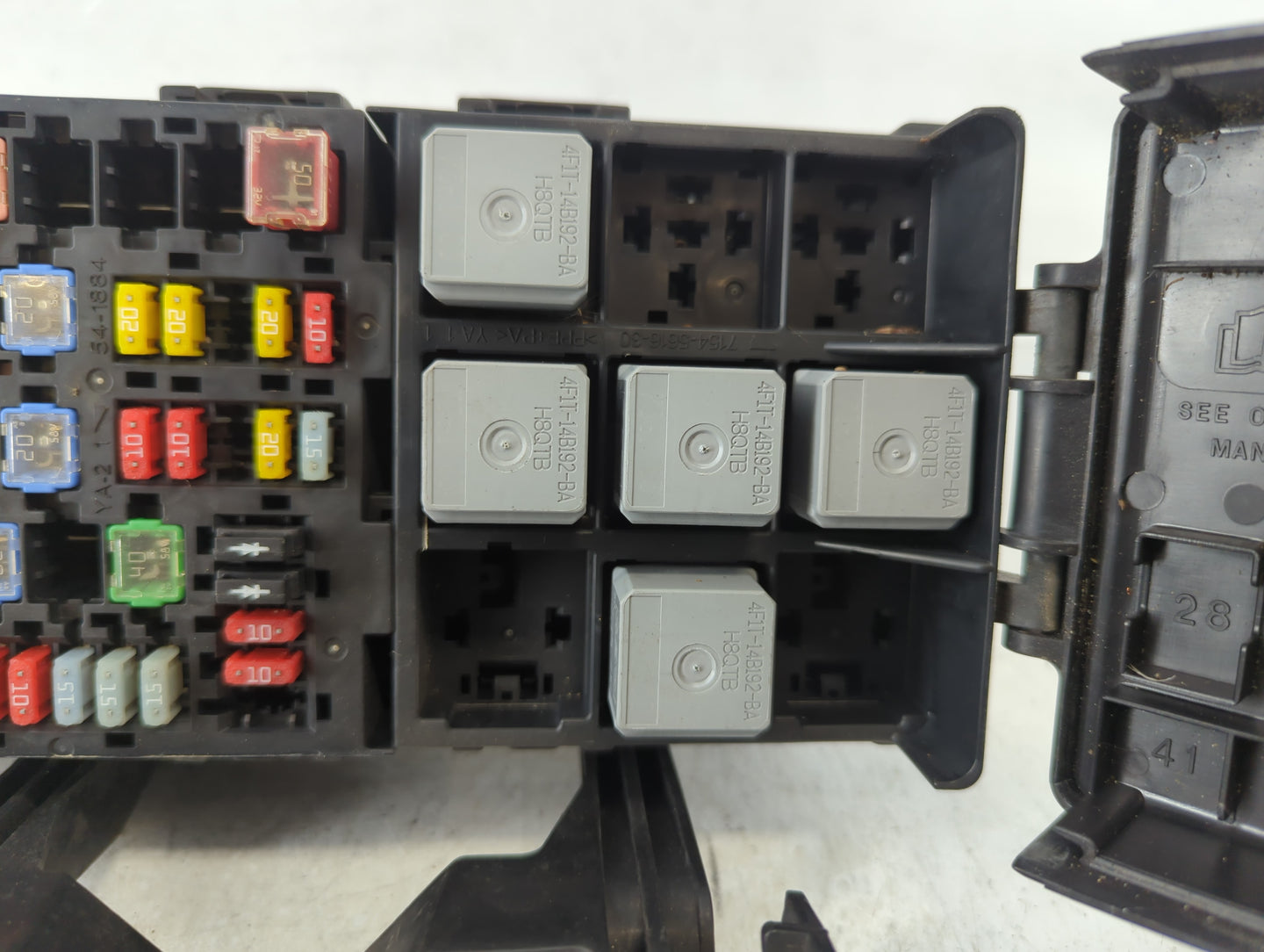 2008-2009 Ford Taurus Fusebox Fuse Box Panel Relay Module P/N:54-8799-30 Fits Fits 2008 2009 OEM Used Auto Parts - Oemusedau