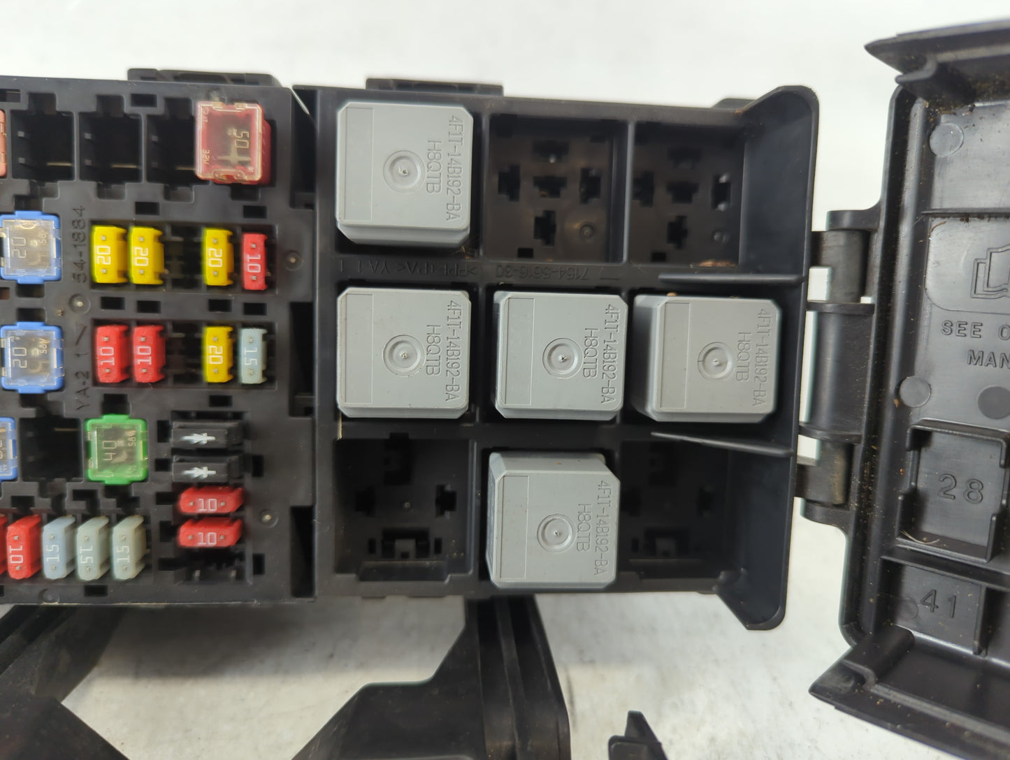 2008-2009 Ford Taurus Fusebox Fuse Box Panel Relay Module P/N:54-8799-30 Fits Fits 2008 2009 OEM Used Auto Parts - Oemusedau