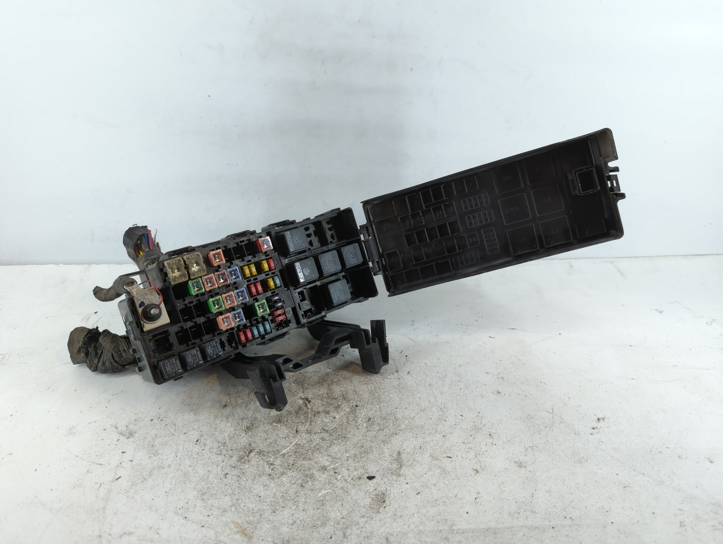 2008-2009 Ford Taurus Fusebox Fuse Box Panel Relay Module P/N:8G1T-14A003-AC Fits Fits 2008 2009 OEM Used Auto Parts - Oemus