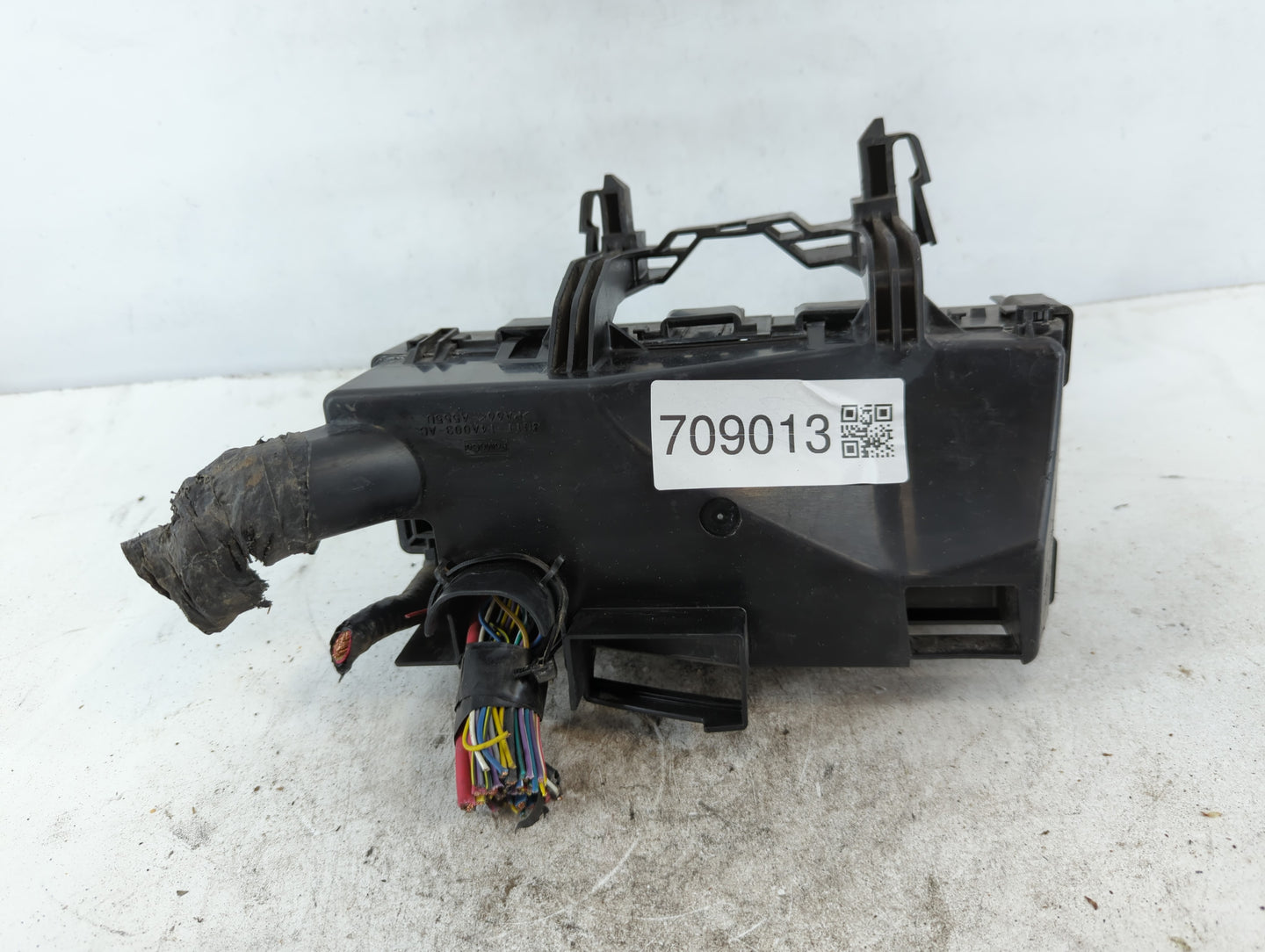 2008-2009 Ford Taurus Fusebox Fuse Box Panel Relay Module P/N:8G1T-14A003-AC Fits Fits 2008 2009 OEM Used Auto Parts - Oemus