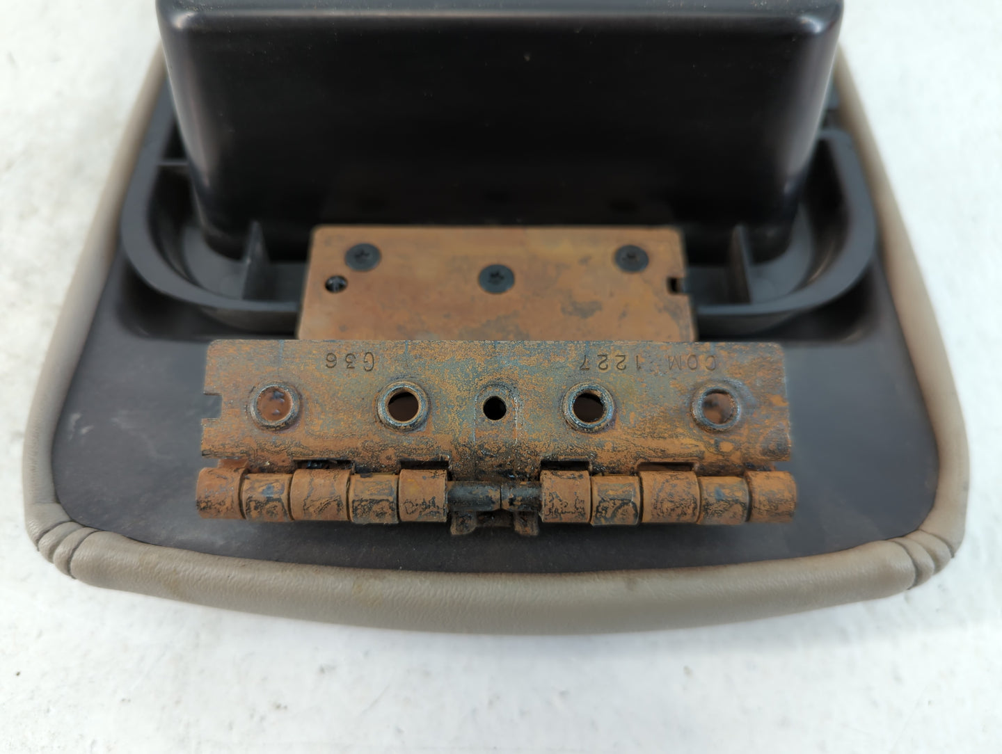 2008 Ford Taurus Center Console Armrest Cover Lid Fits OEM Used Auto Parts - Oemusedautoparts1.com