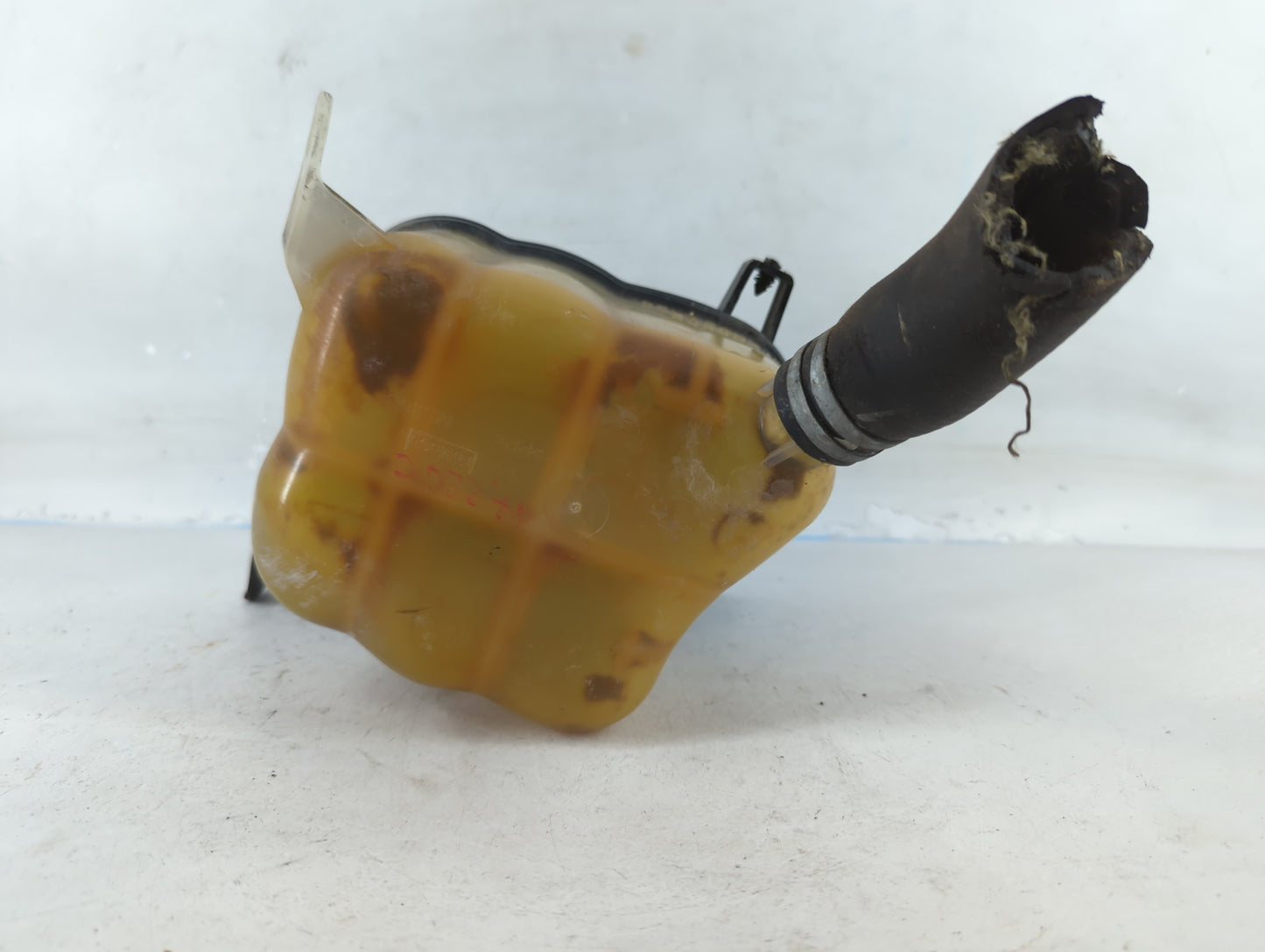 2008-2011 Ford Taurus Radiator Coolant Overflow Expansion Tank Bottle 818332 - Oemusedautoparts1.com