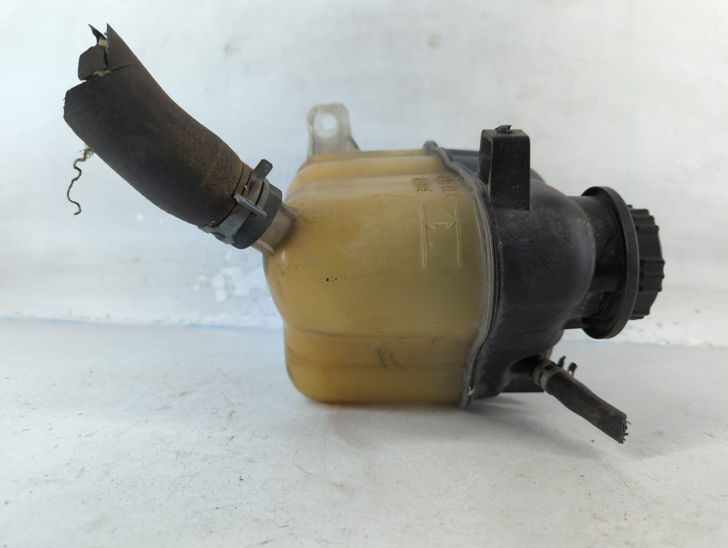 2008-2011 Ford Taurus Radiator Coolant Overflow Expansion Tank Bottle 818332 - Oemusedautoparts1.com