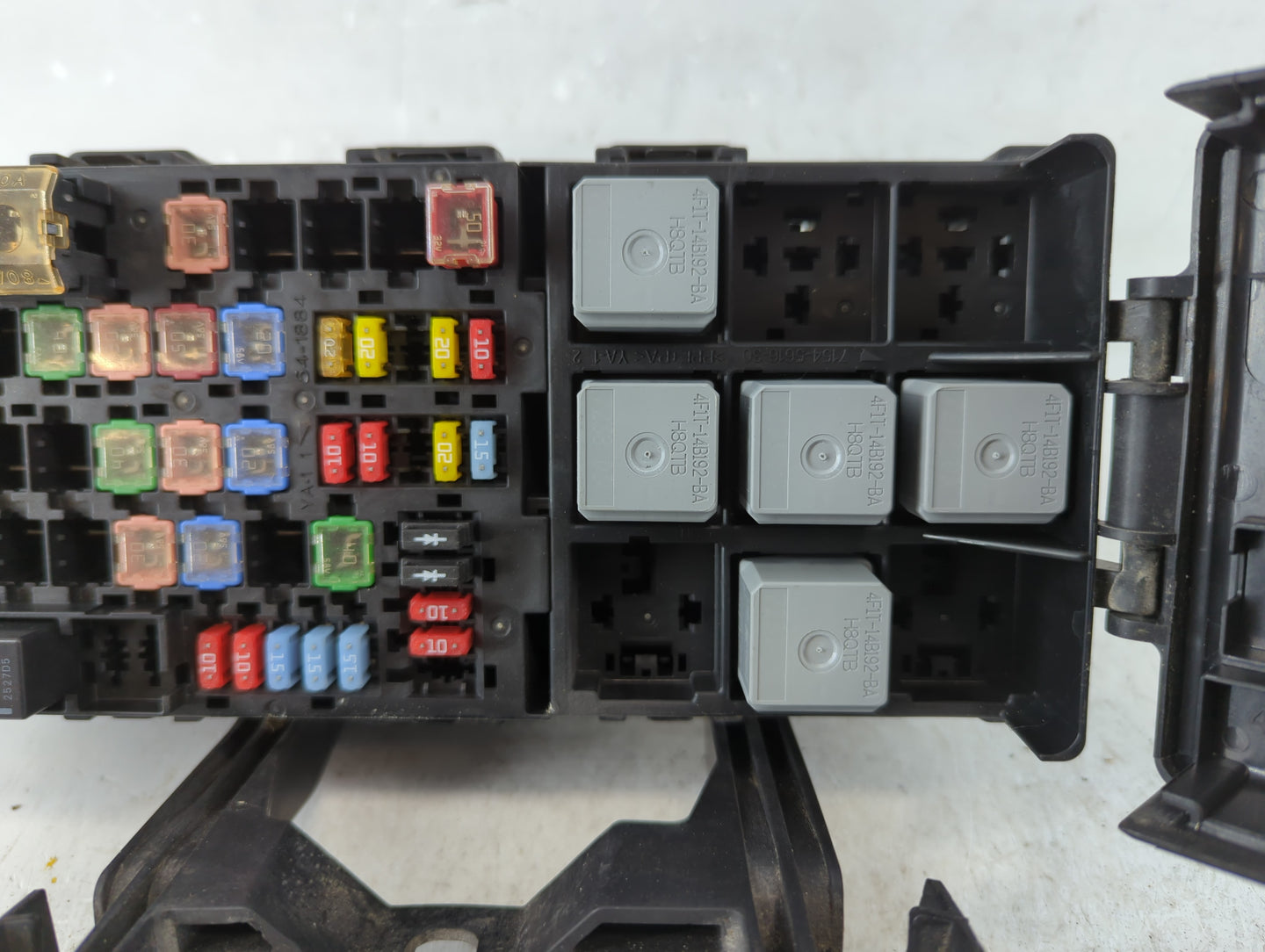 2008-2009 Ford Taurus Fusebox Fuse Box Panel Relay Module P/N:8G1T-14A003-AC Fits Fits 2008 2009 OEM Used Auto Parts - Oemus