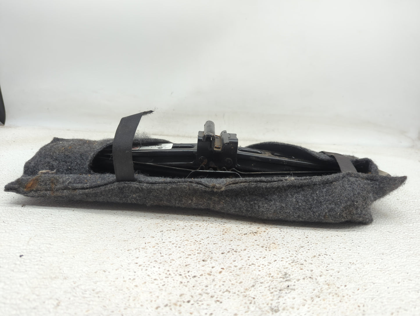 2008 Ford Taurus Spare Scissor Car Jack Black - Oemusedautoparts1.com