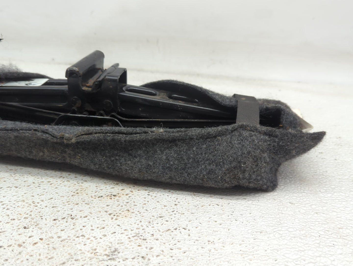 2008 Ford Taurus Spare Scissor Car Jack Black - Oemusedautoparts1.com