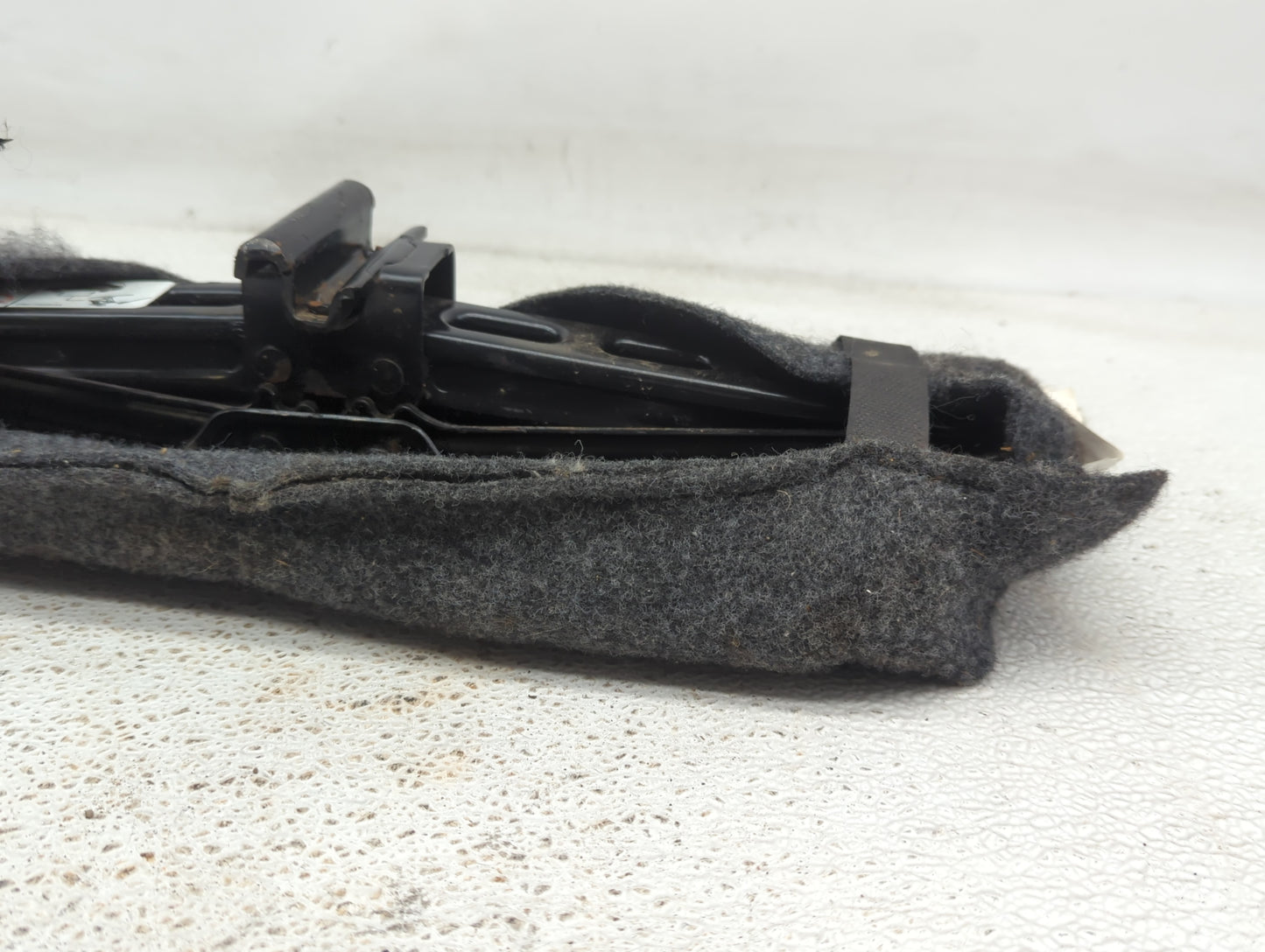 2008 Ford Taurus Spare Scissor Car Jack Black - Oemusedautoparts1.com