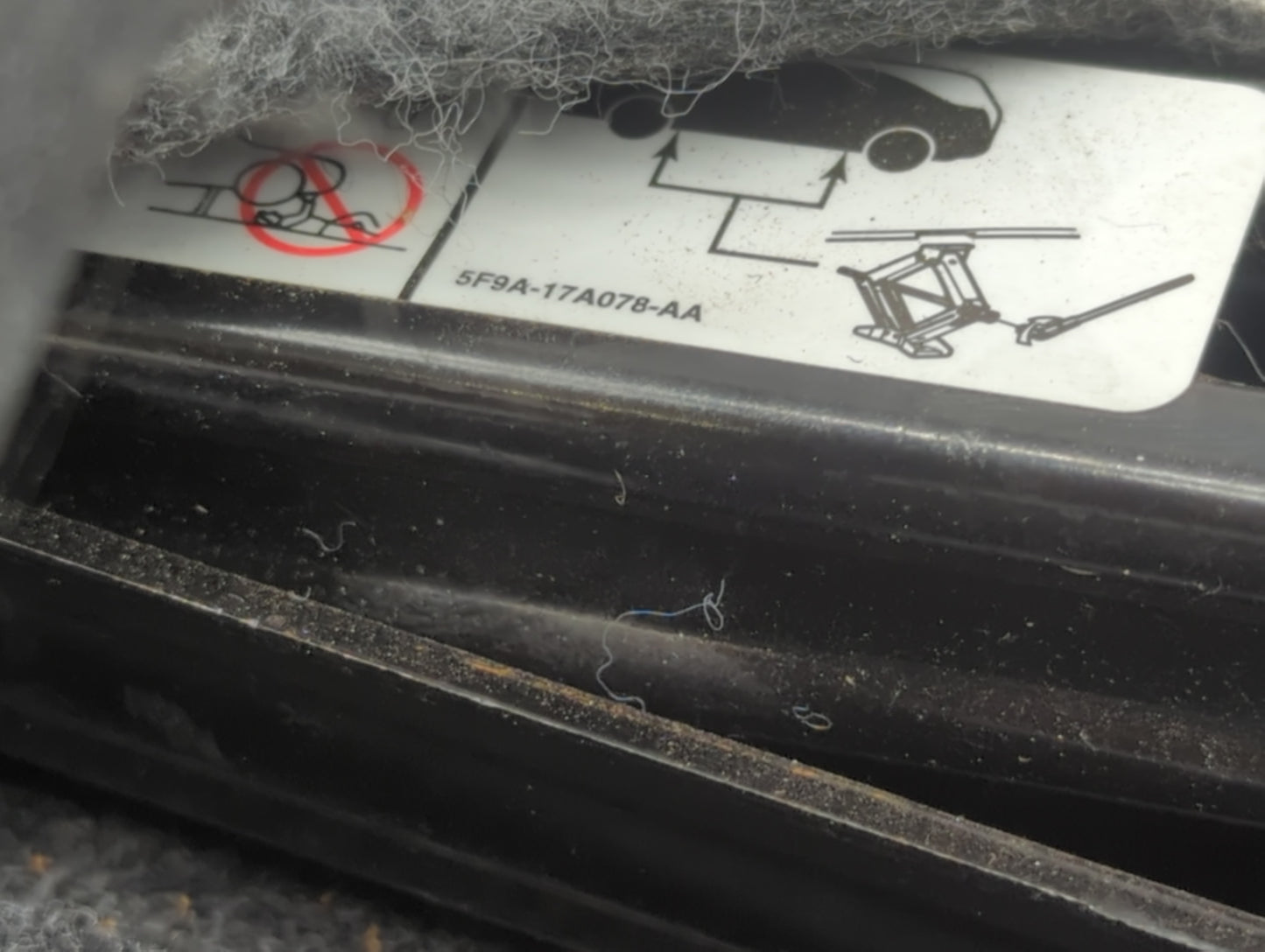 2008 Ford Taurus Spare Scissor Car Jack Black - Oemusedautoparts1.com