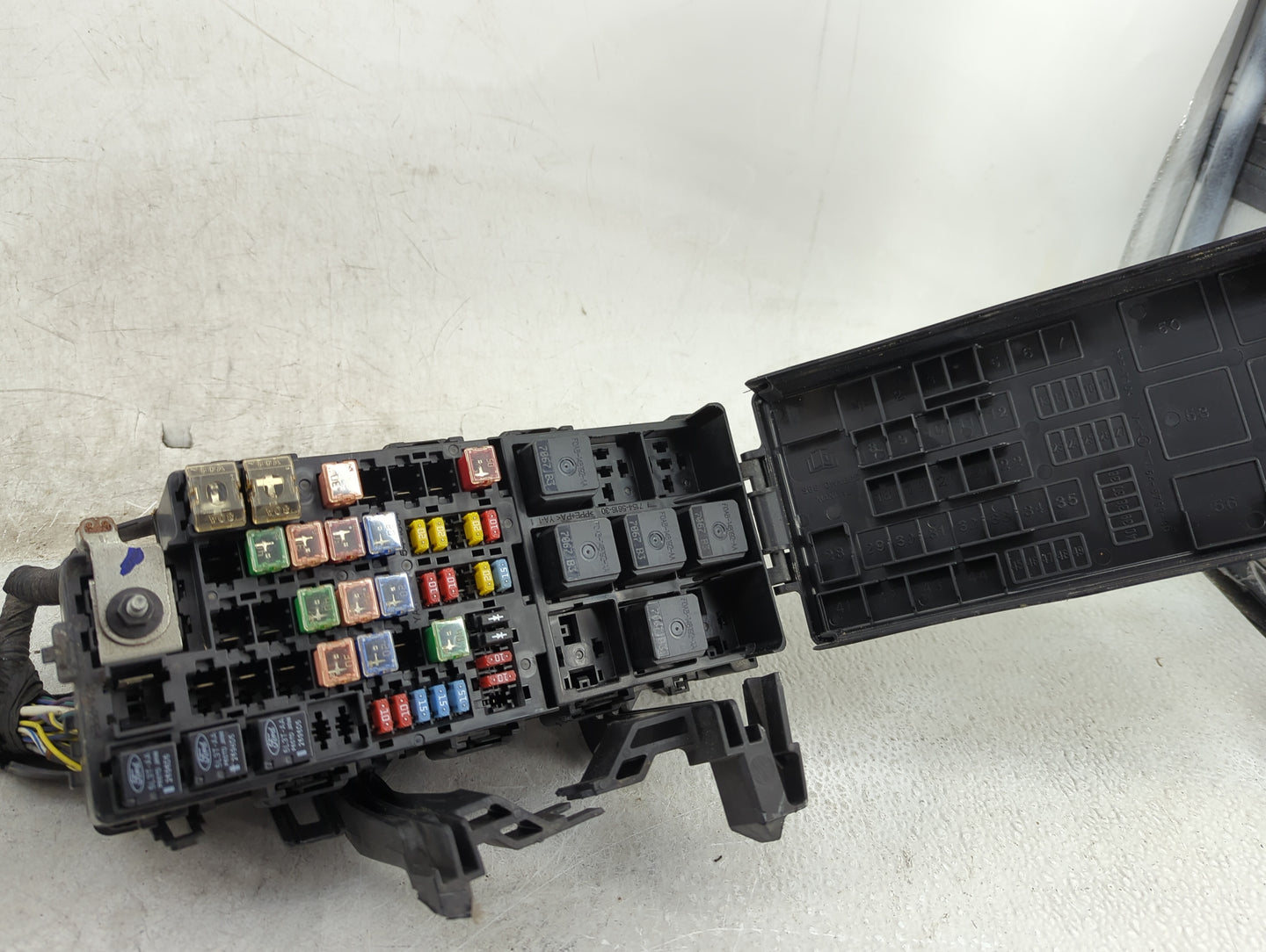 2008-2009 Ford Taurus X Fusebox Fuse Box Panel Relay Module P/N:8G1T-14A003-AC Fits Fits 2008 2009 OEM Used Auto Parts - Oem