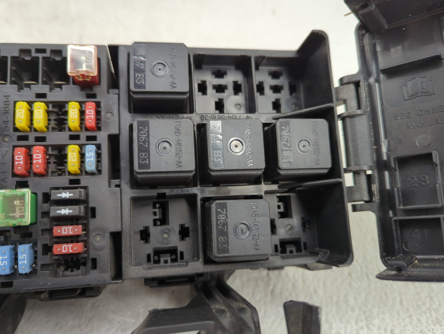 2008-2009 Ford Taurus X Fusebox Fuse Box Panel Relay Module P/N:8G1T-14A003-AC Fits Fits 2008 2009 OEM Used Auto Parts - Oem