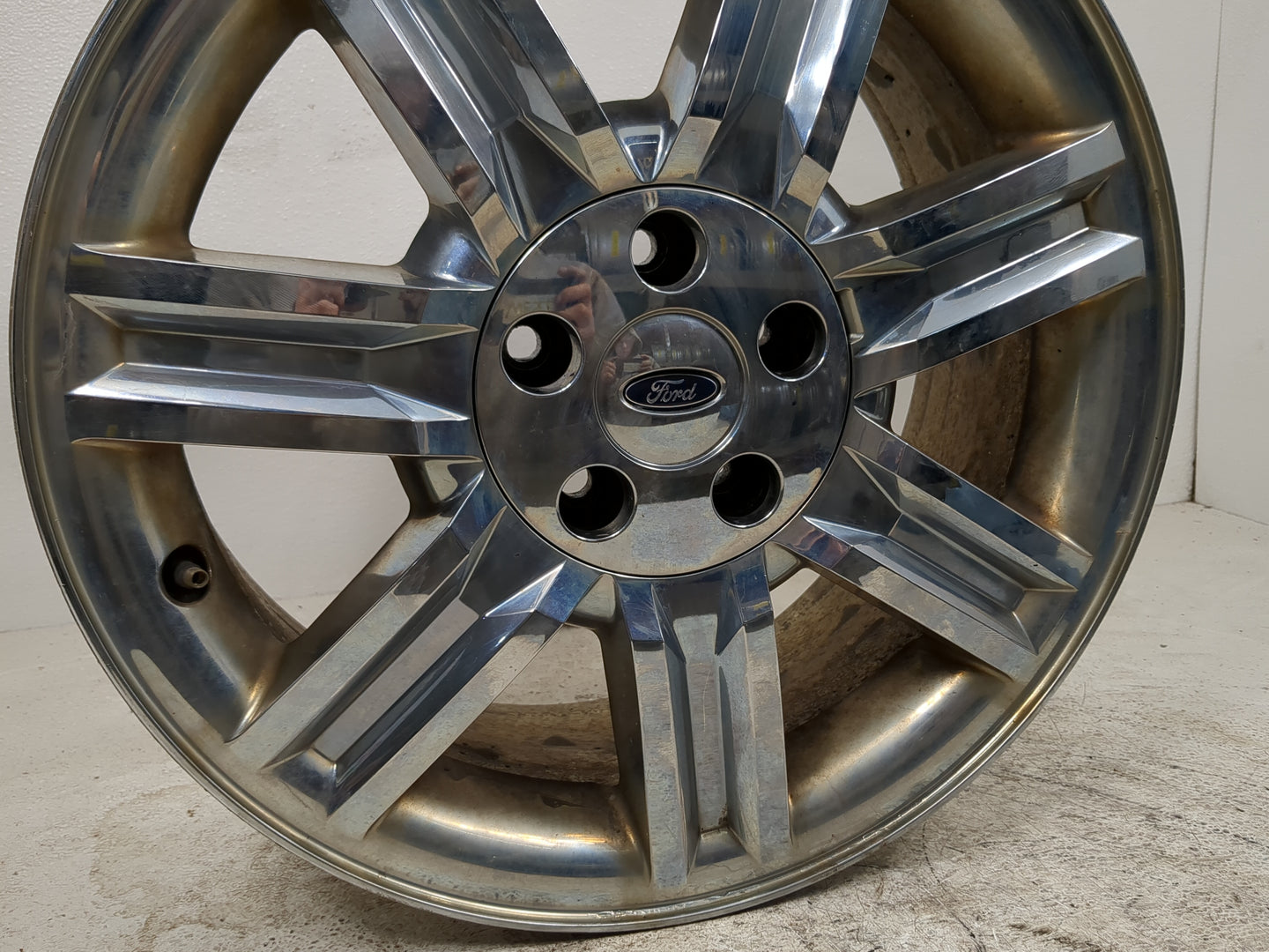 2008 Ford Taurus X Driver Front Wheel Hub Oem Chrome - Oemusedautoparts1.com