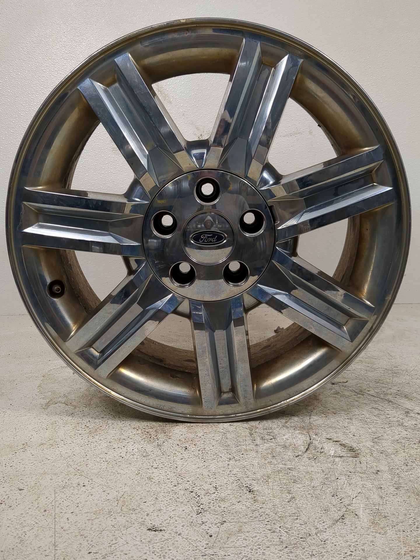 2008 Ford Taurus X Driver Front Wheel Hub Oem Chrome - Oemusedautoparts1.com