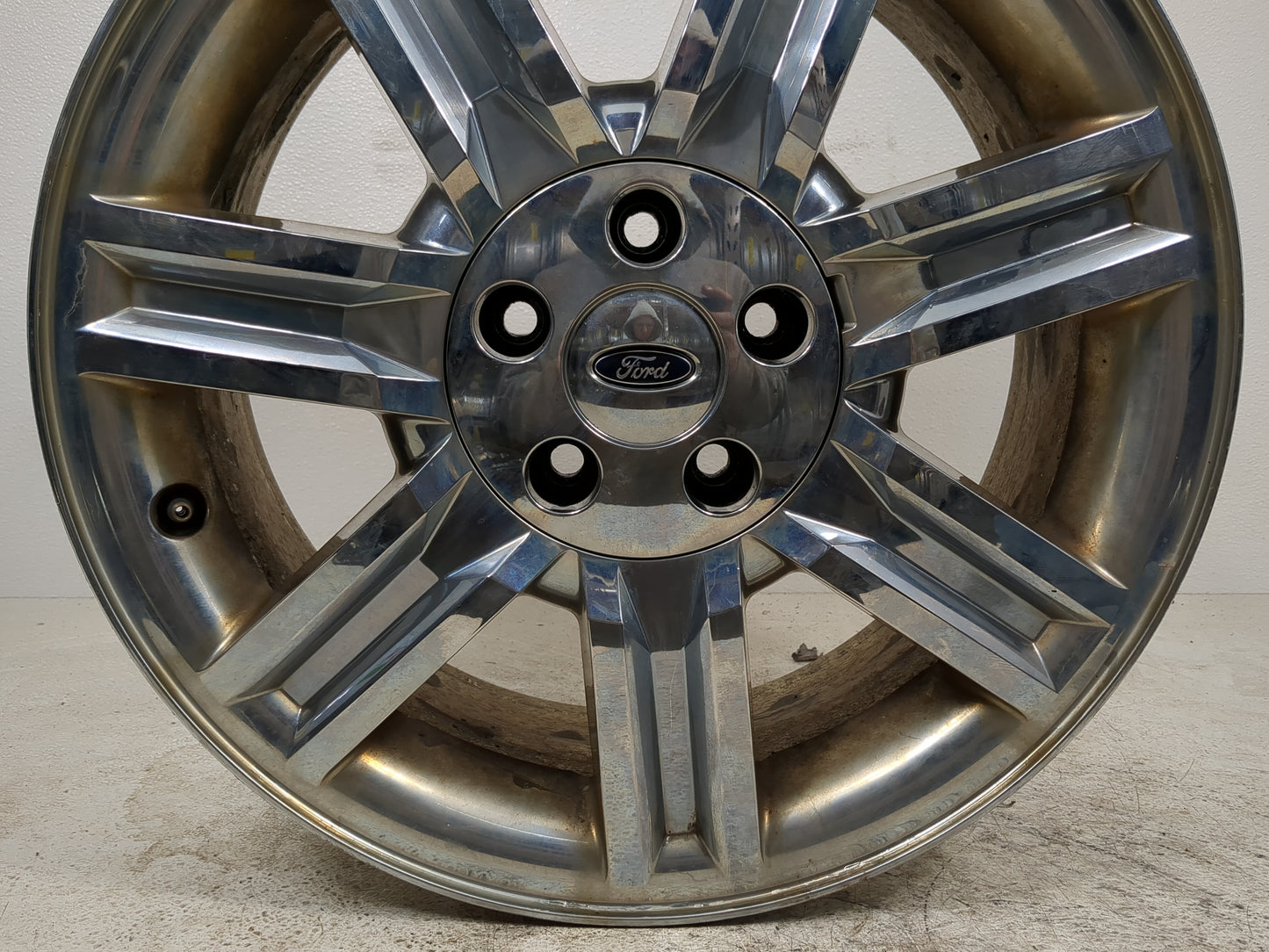 2008 Ford Taurus X Driver Front Wheel Hub Oem Chrome - Oemusedautoparts1.com