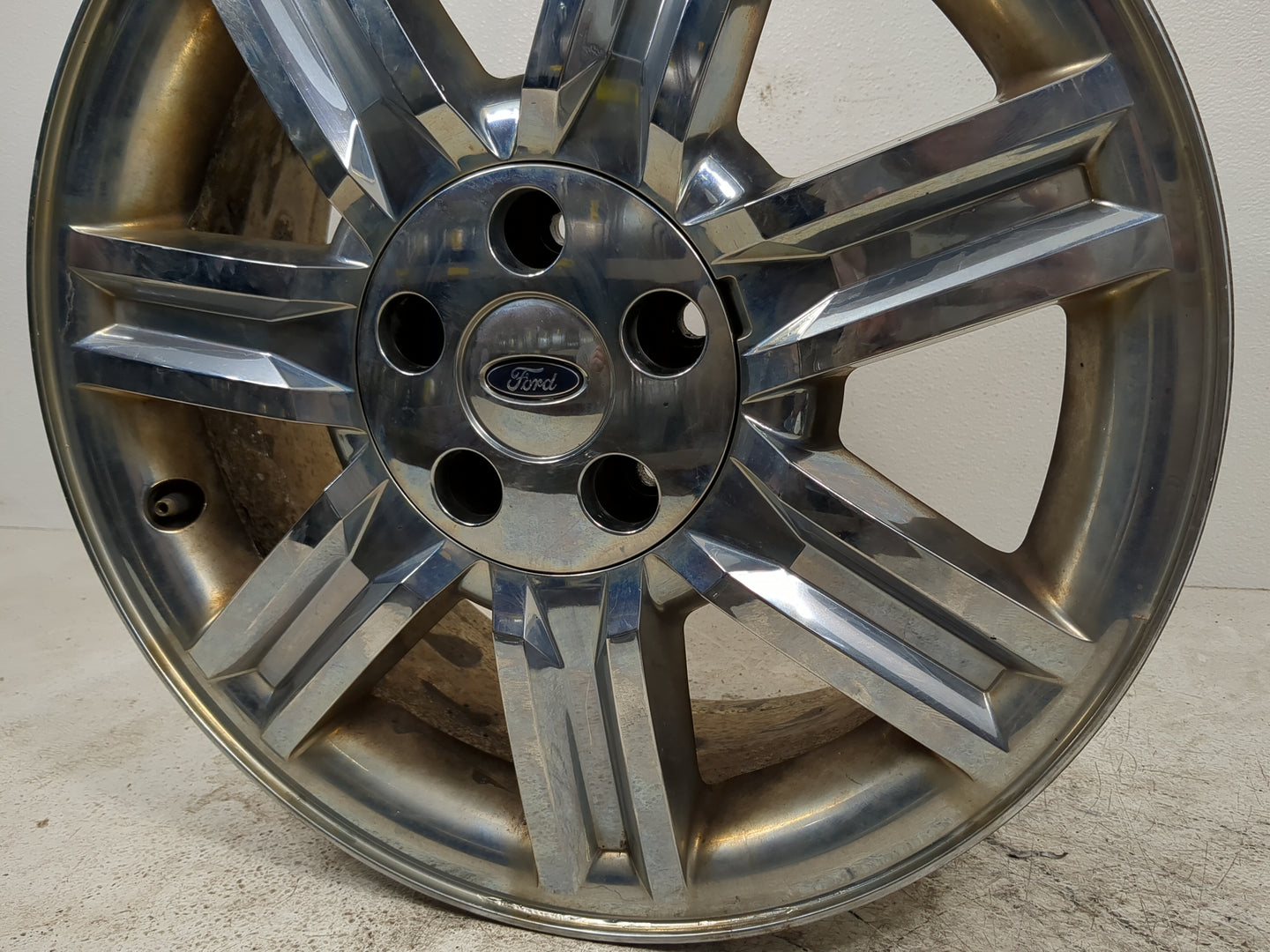 2008 Ford Taurus X Driver Front Wheel Hub Oem Chrome - Oemusedautoparts1.com
