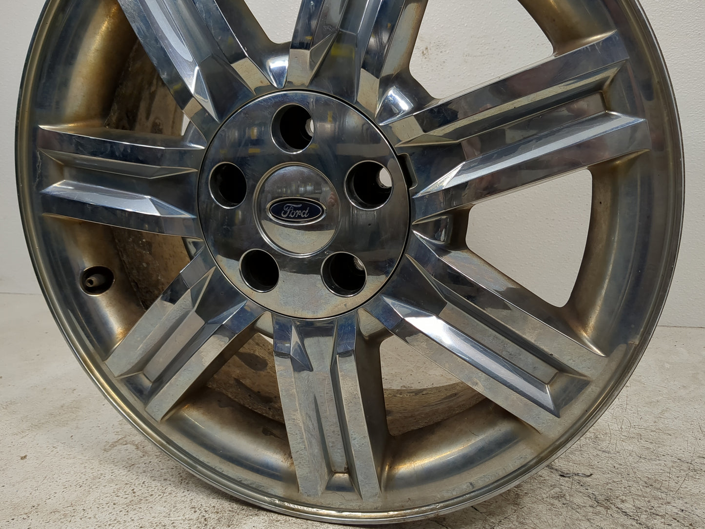 2008 Ford Taurus X Driver Front Wheel Hub Oem Chrome - Oemusedautoparts1.com