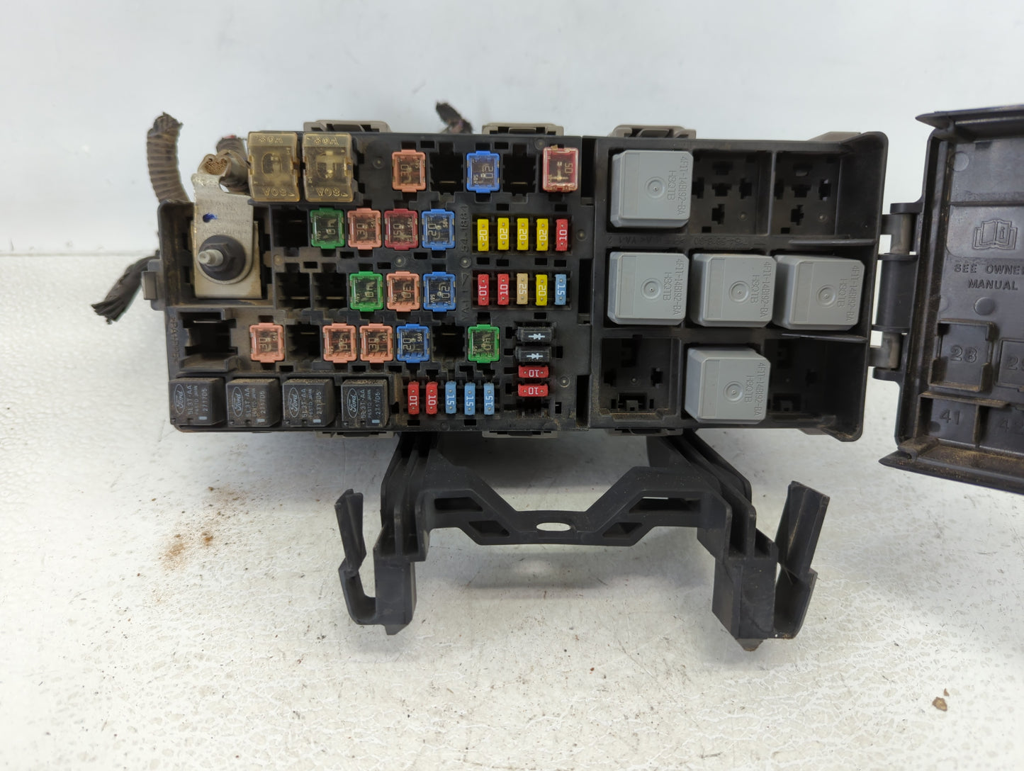 2008-2009 Ford Taurus X Fusebox Fuse Box Panel Relay Module P/N:8G1T-14A003-AC Fits Fits 2008 2009 OEM Used Auto Parts - Oem