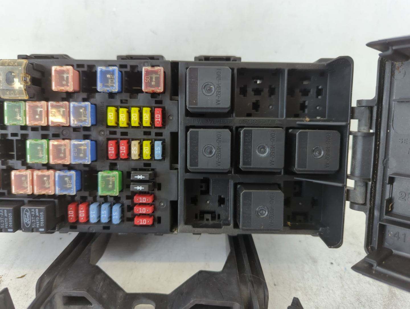 2008-2009 Ford Taurus X Fusebox Fuse Box Panel Relay Module P/N:8G1T-14A003-AC Fits Fits 2008 2009 OEM Used Auto Parts - Oem