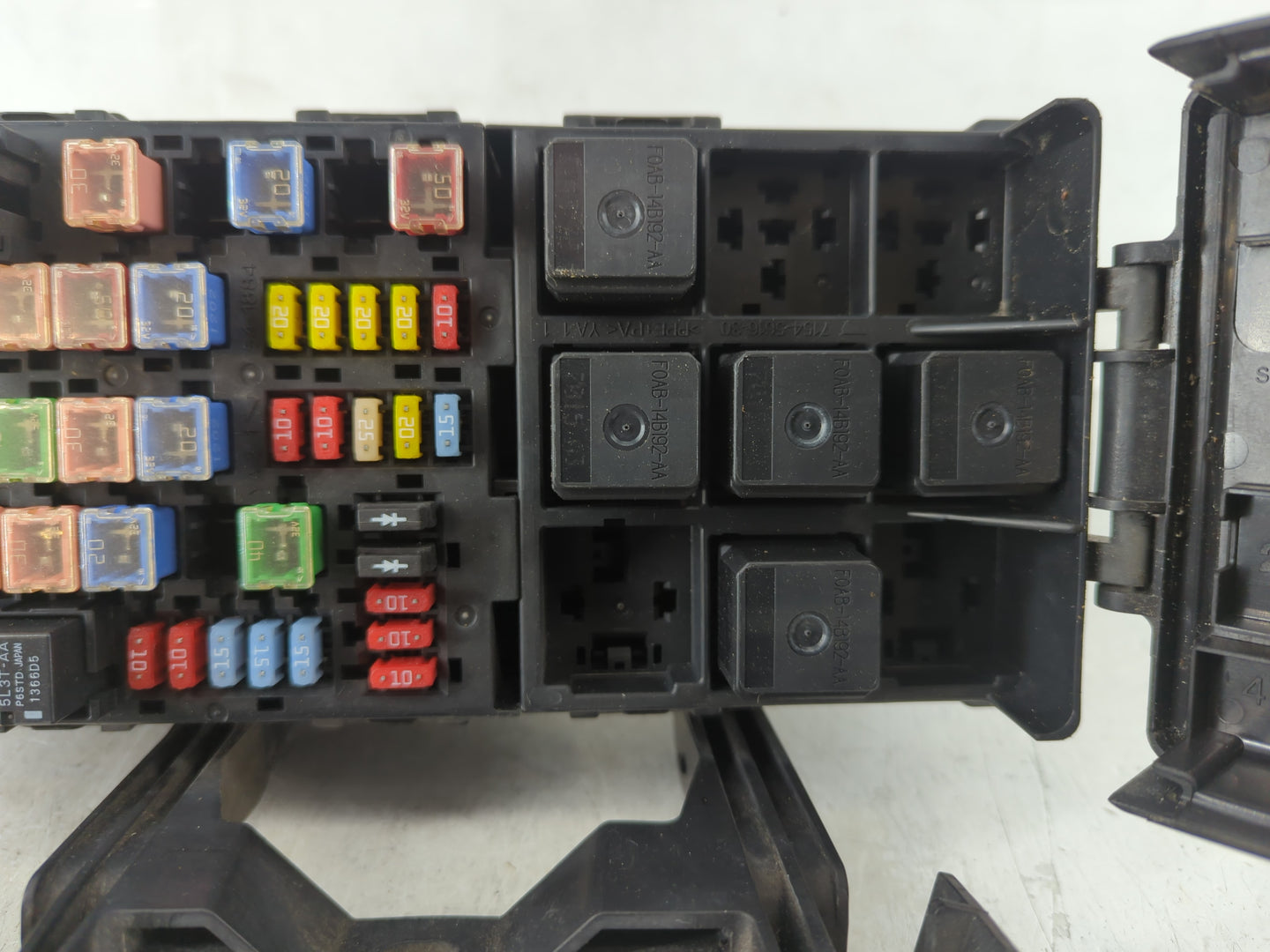 2008-2009 Ford Taurus X Fusebox Fuse Box Panel Relay Module P/N:8G1T-14A008-AC Fits Fits 2008 2009 OEM Used Auto Parts - Oem