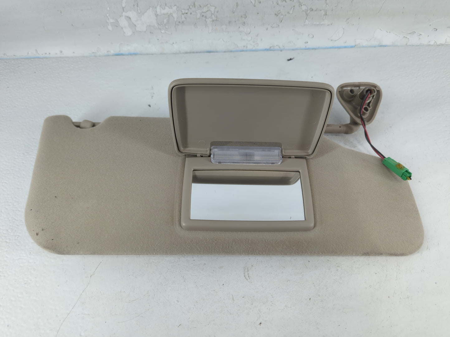 2008-2009 Ford Taurus X Sun Visor Shade Replacement Driver Left Mirror Fits Fits 2008 2009 OEM Used Auto Parts - Oemusedauto