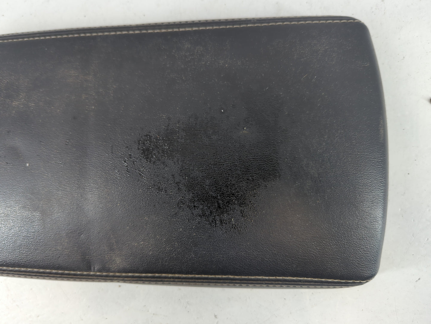 2008 Ford Taurus X Center Console Armrest Cover Lid Fits OEM Used Auto Parts - Oemusedautoparts1.com
