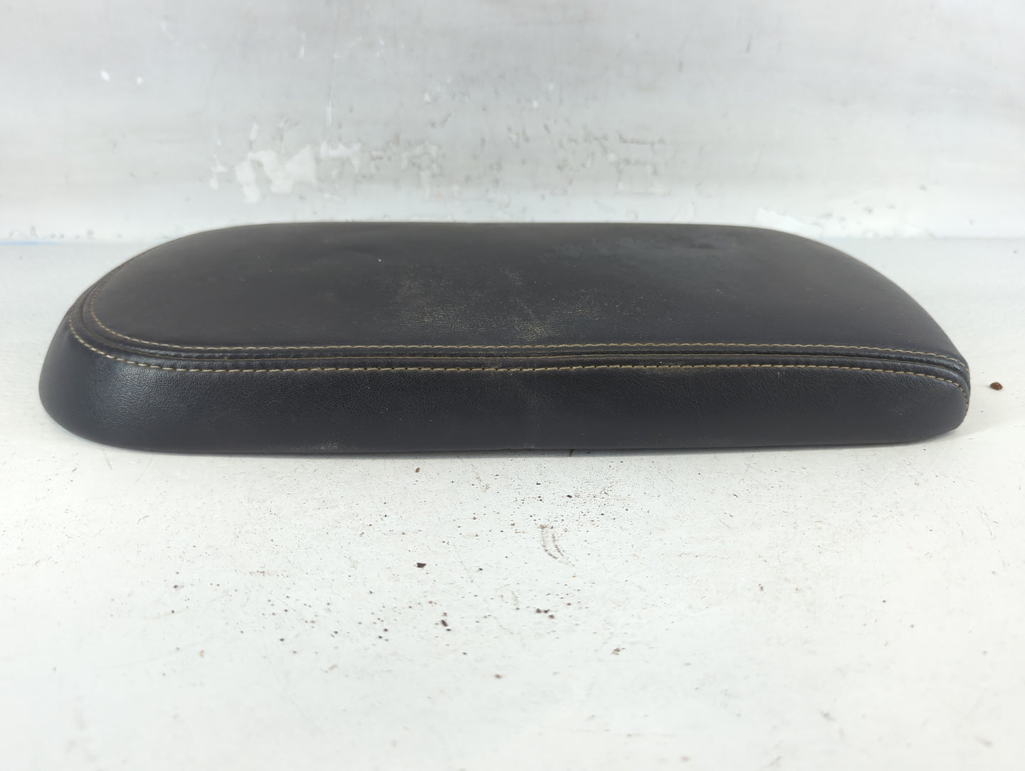 2008 Ford Taurus X Center Console Armrest Cover Lid Fits OEM Used Auto Parts - Oemusedautoparts1.com