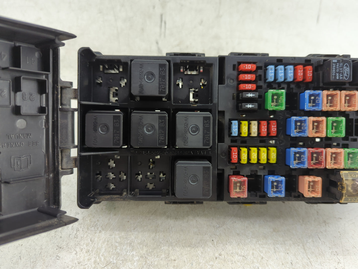 2008-2009 Ford Taurus X Fusebox Fuse Box Panel Relay Module Fits Fits 2008 2009 OEM Used Auto Parts - Oemusedautoparts1.com