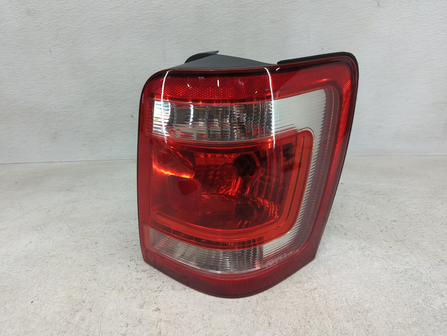 2008 Ford Escape Escape Tail Light Assembly Passenger Right OEM P/N:8L8Z13404A Fits Fits 2009 2010 2011 2012 OEM Used Auto P