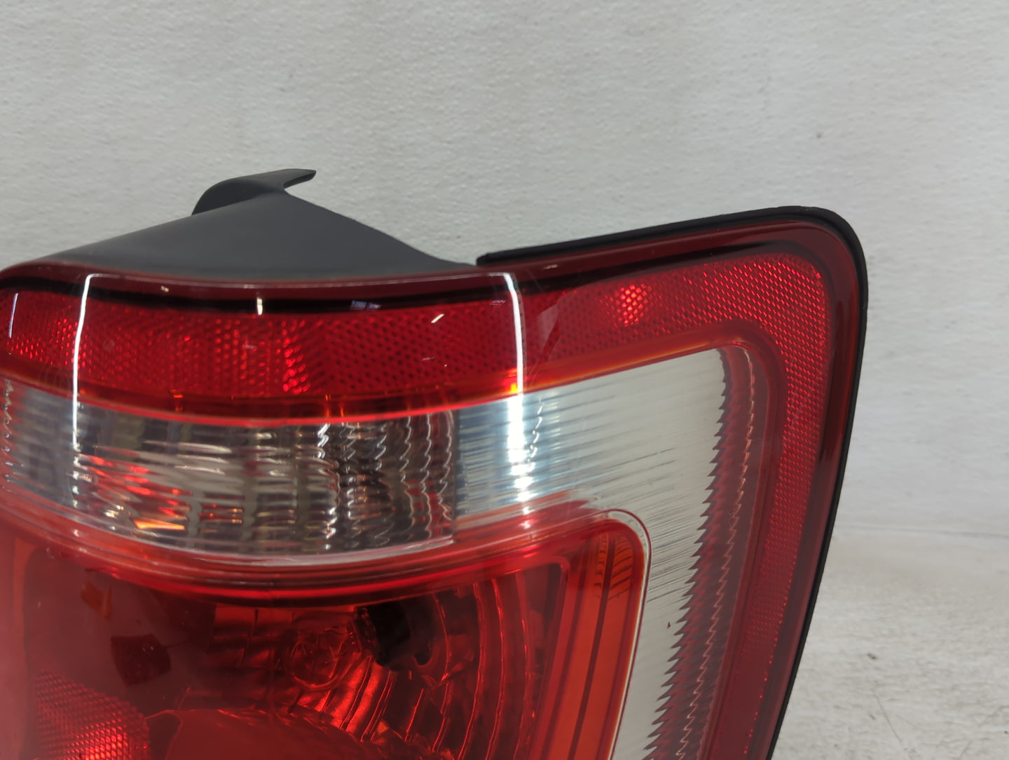 2008 Ford Escape Escape Tail Light Assembly Passenger Right OEM P/N:8L8Z13404A Fits Fits 2009 2010 2011 2012 OEM Used Auto P