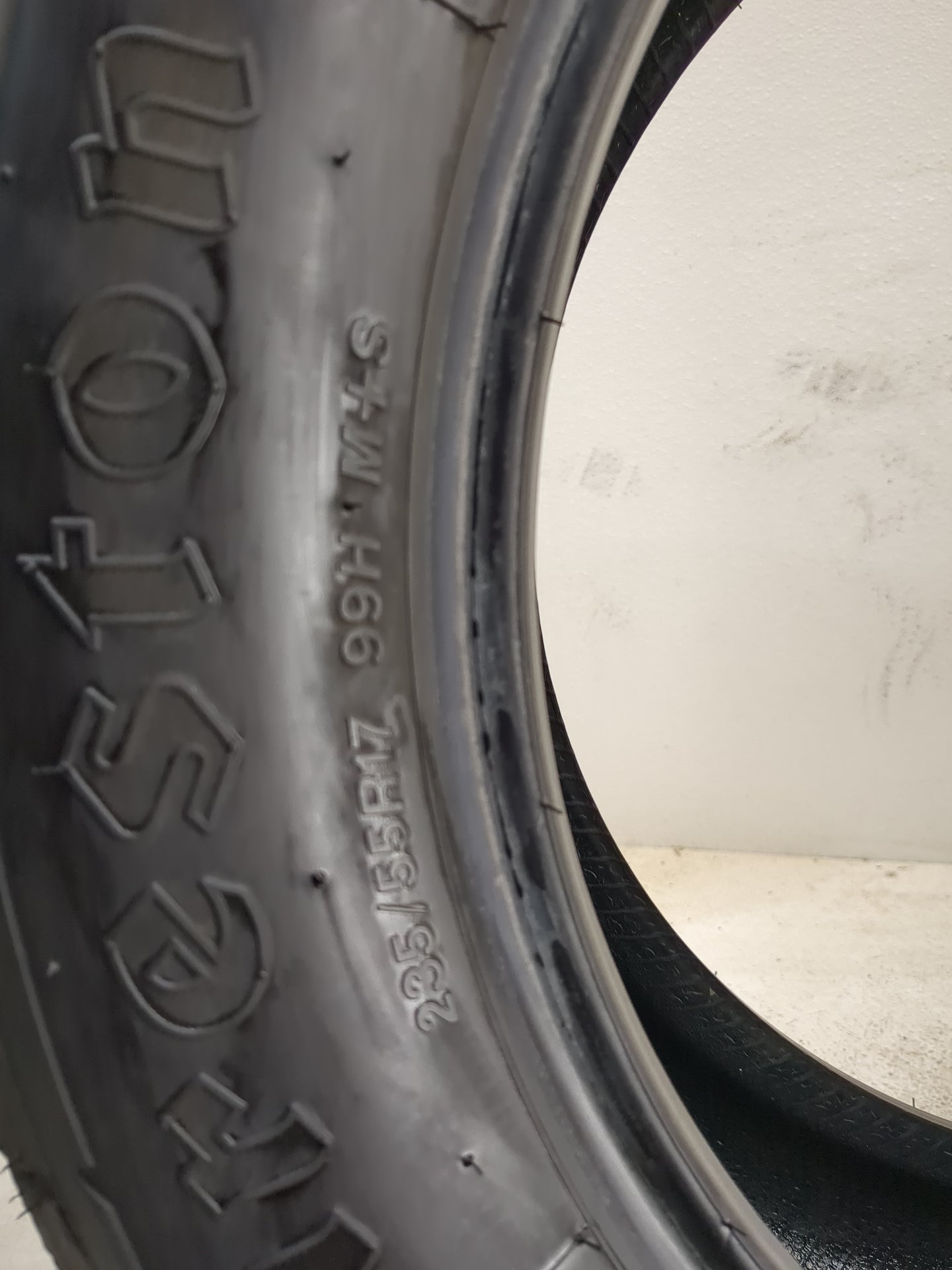 Used Tire 235/55R17 FIRESTONE DESTINATION LE3 99H - Tread Depth 10/32 - Oemusedautoparts1.com