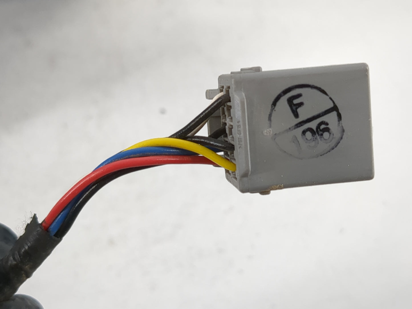 2007-2008 Gmc Acadia Side Mirror Replacement Driver Left View Door Mirror P/N:1408364C Fits Fits 2007 2008 OEM Used Auto Par