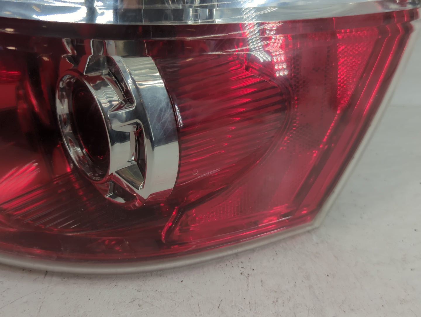 2007-2012 Gmc Acadia Tail Light Assembly Passenger Right OEM P/N:15130010 Fits Fits 2007 2008 2009 2010 2011 2012 OEM Used A
